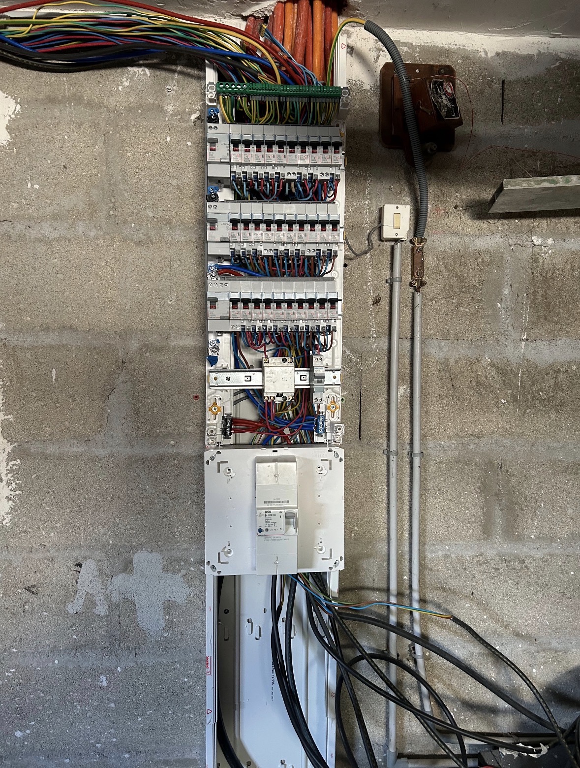 Tableau électrique neuf installé et câblé par PHIL Multiservices